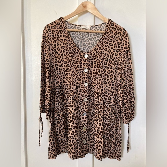 Entro Medium button down blouse leopard print mother of pearl 3/4 sleeves - Picture 1 of 10